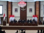 AKD DAN RESES (1)