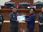 gubernur hadiri paripurna dprd sulut
